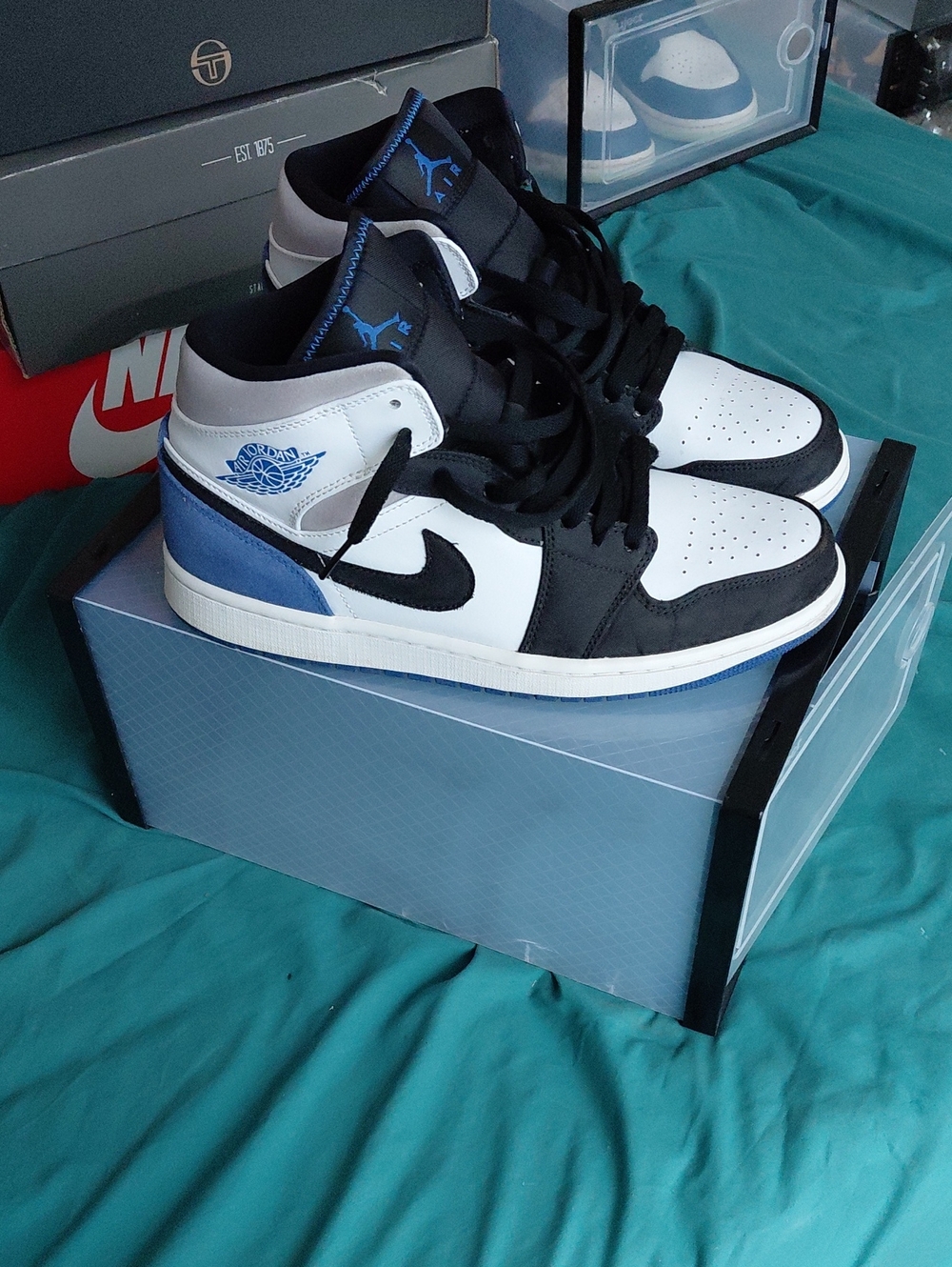 Jordan 1 Mid White Black Blue Retro Casual Sneaker
